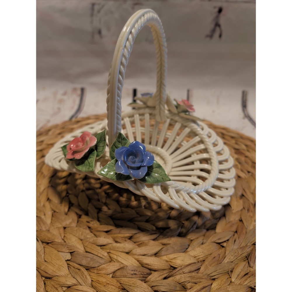 LEVANTE PORCELAIN Intricate Hand Woven Basket Pink And Blue‎ Flowers